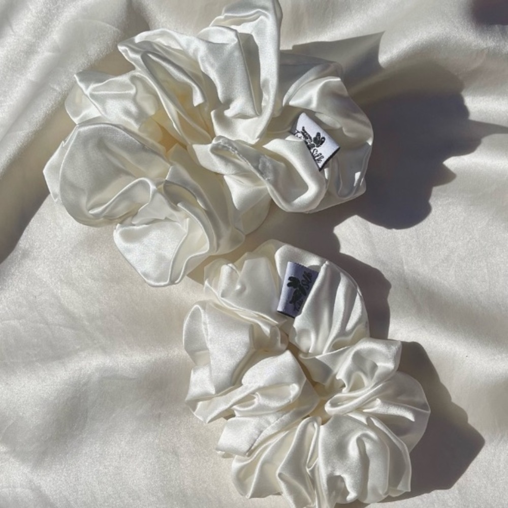 Silk Scrunchies Set of 2! Très Silk- one large one medium scrunchies